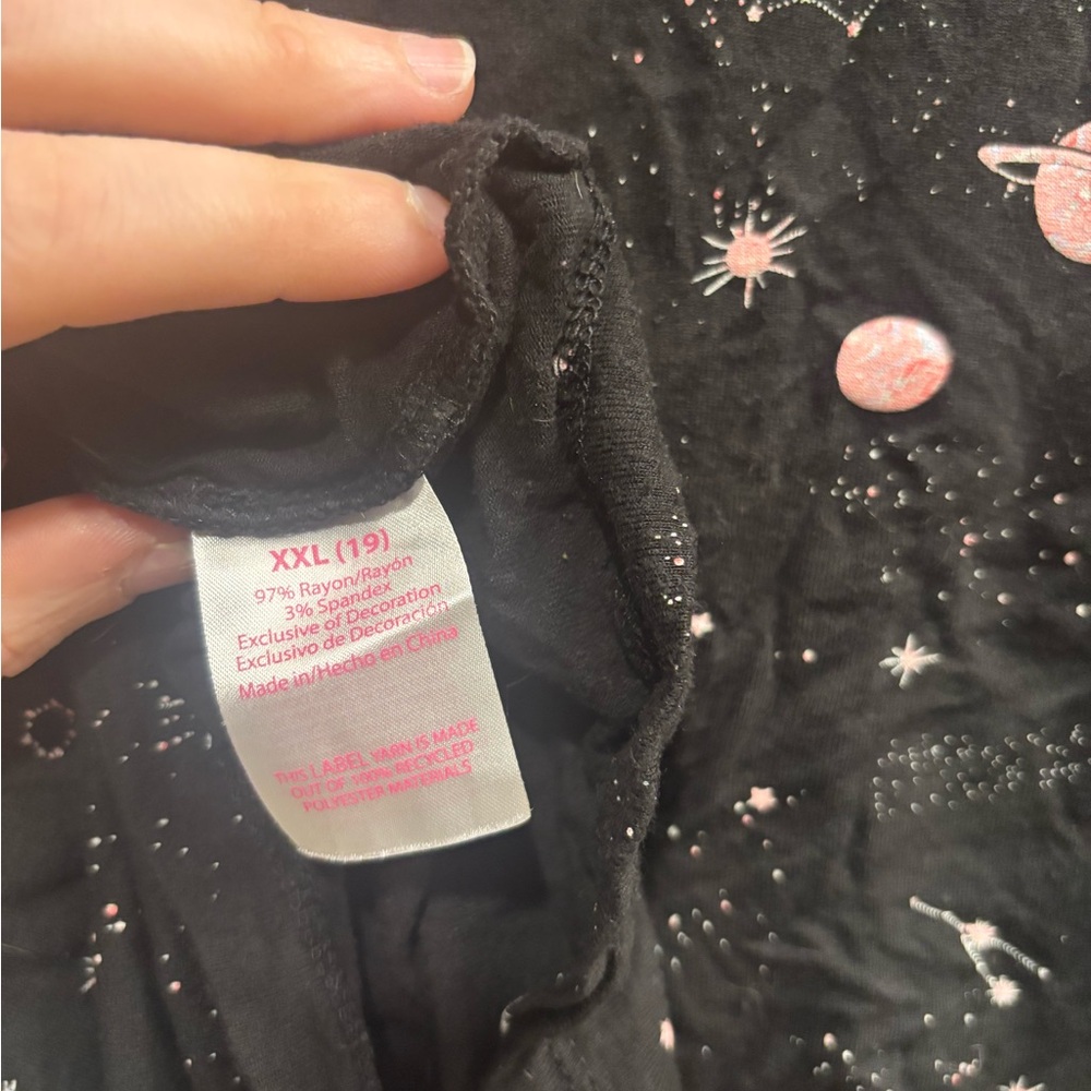 No Boundaries Black Pink Space Celestial Print Front Tie Crop Top Short Sleeve - Picture 4 of 7
